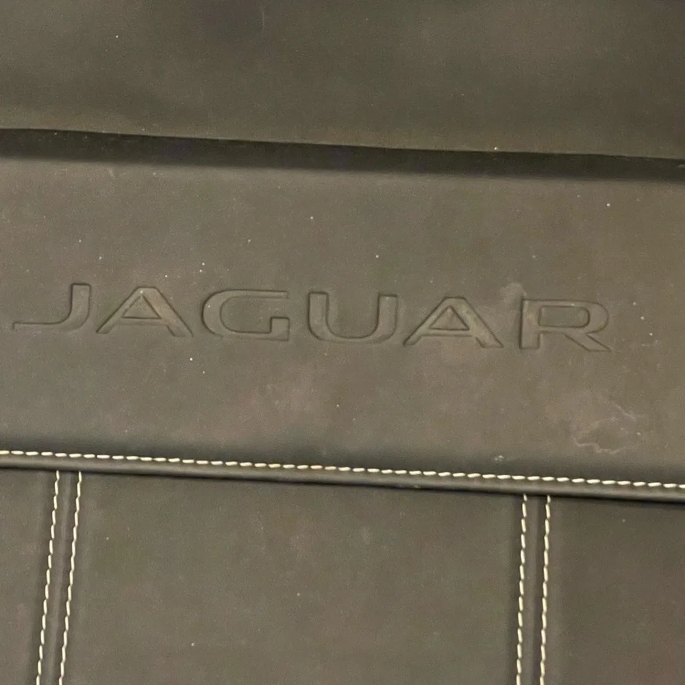 Jaguar , rear seat organizer, leather w/ white stitch detail - Picture 2 of 7